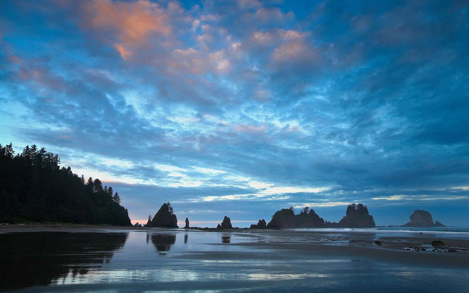 Sunset Spots Around the World for Your Travel Feed